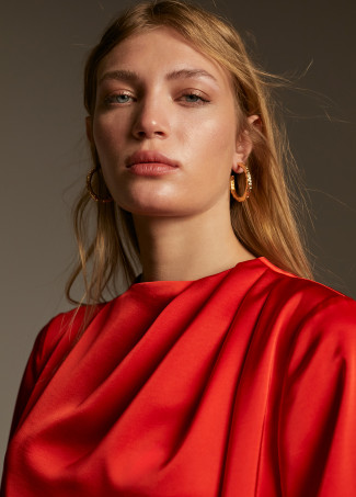 Vestido corto satinado