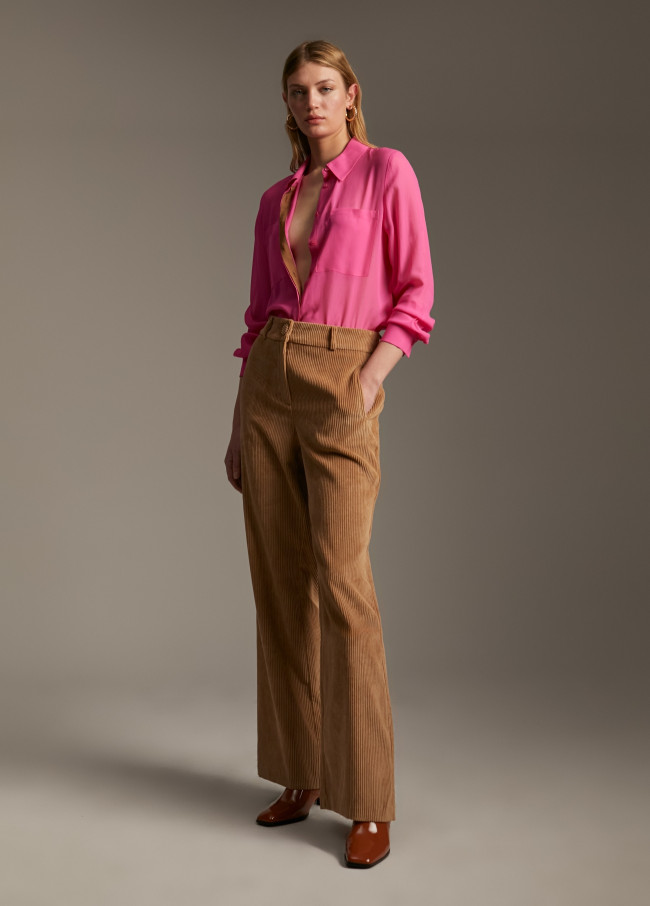 Camisa com transparência e bolsos