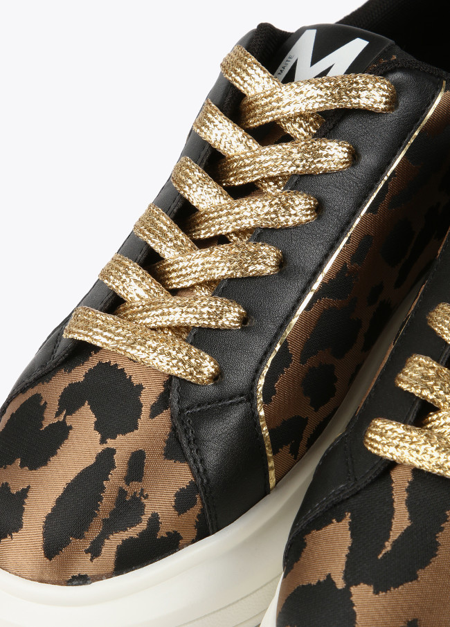 Sneaker mit Animal Print