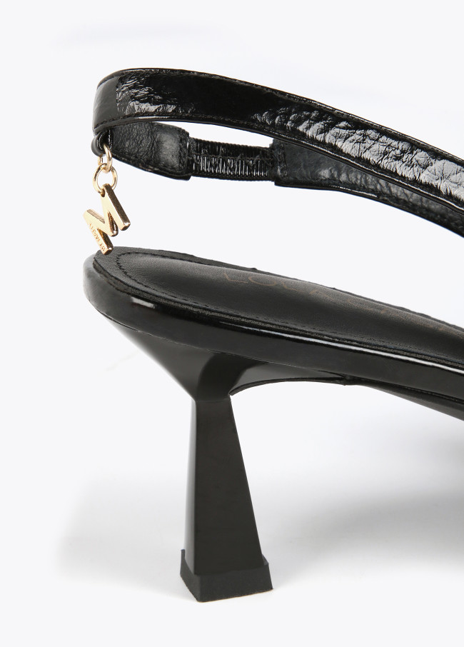 Escarpins stilettos ouverts à l’arrière