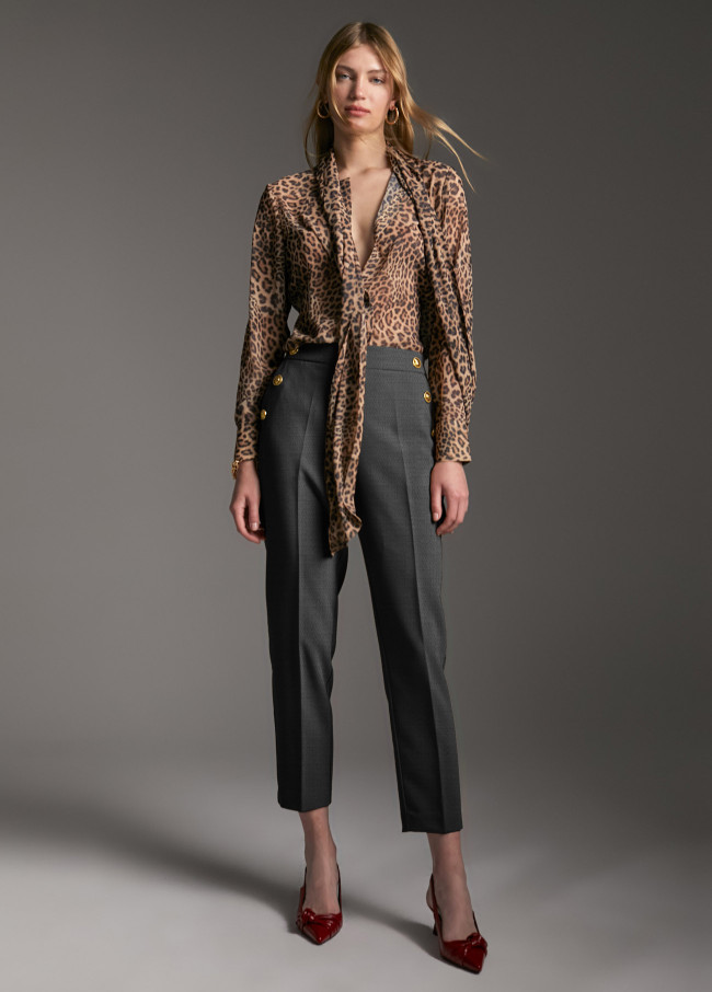 Scarpe con tacco a spillo aperte sul tallone