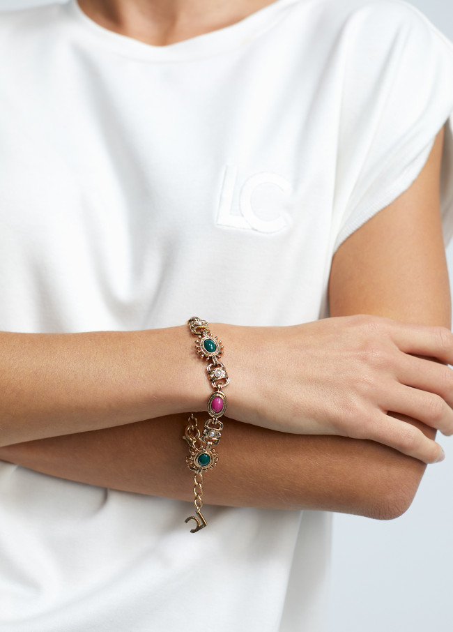 Goldfarbenes Armband mit mehreren Steinen