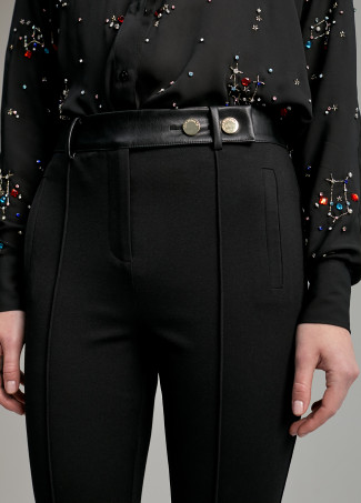 Pantalón detalles efecto piel