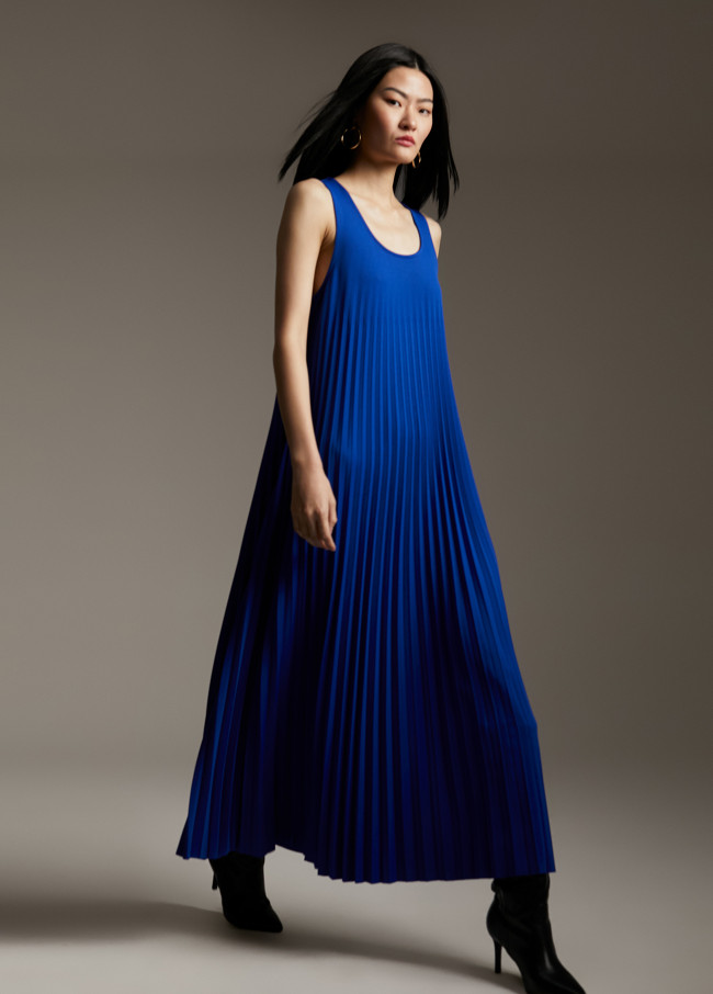 Sleeveless pleated dress