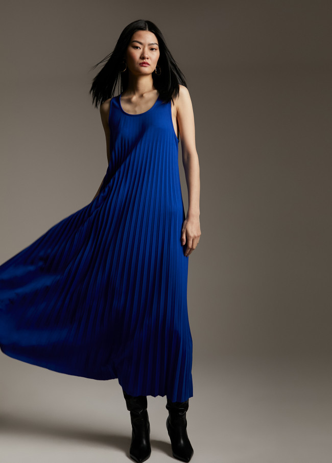 Vestido sem manga e plissado