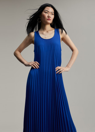 Robe plissée sans manches