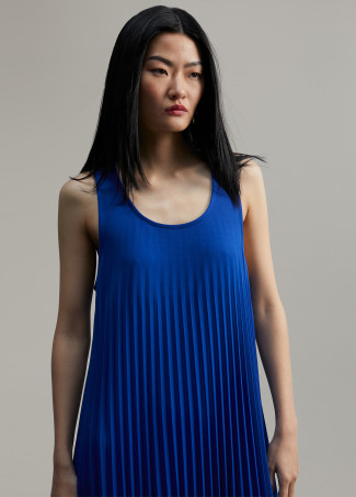 Sleeveless pleated dress