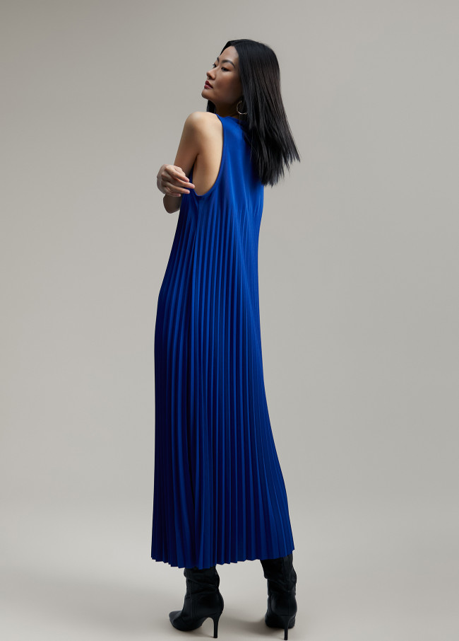 Sleeveless pleated dress