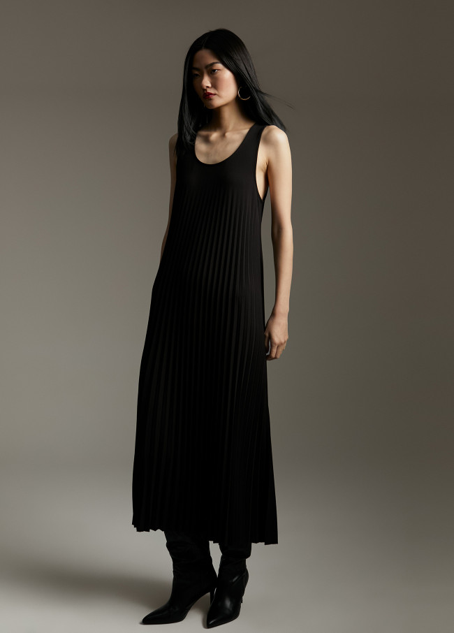 Vestido sem manga e plissado