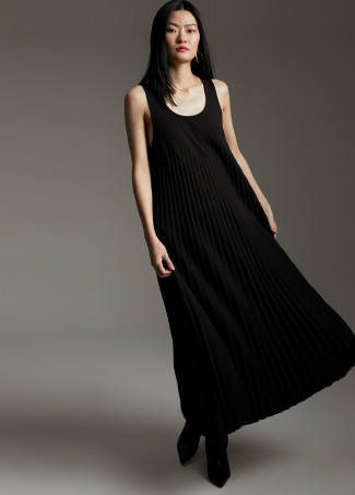 Vestido sem manga e plissado