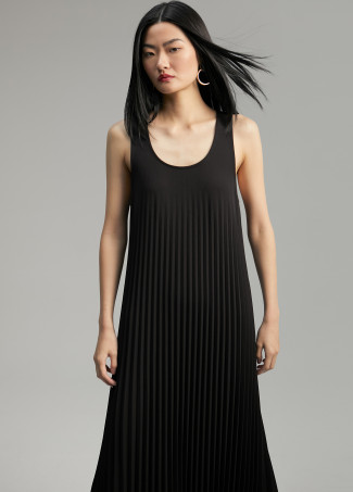 Vestido sem manga e plissado