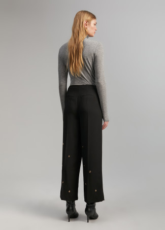 Pantalón detalle eyelets