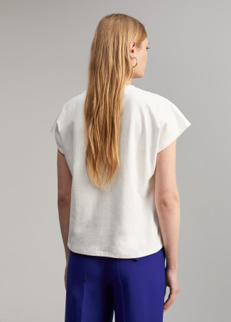 T-shirt com pormenor de joias