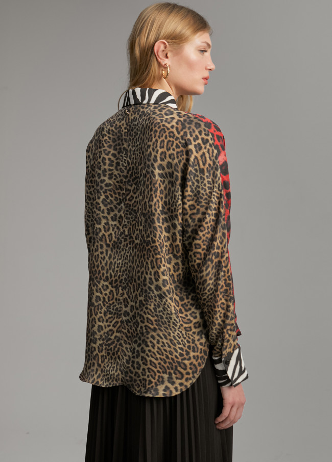 Camisa animal print combinada