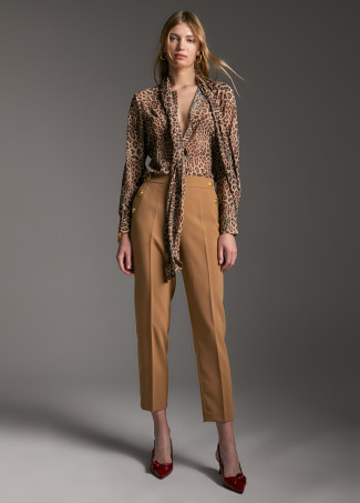 Pantalon détail boutons