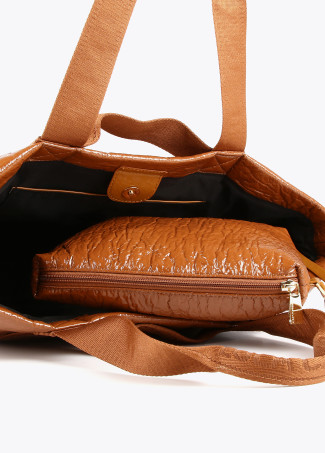 Shopper in Lackleder-Optik