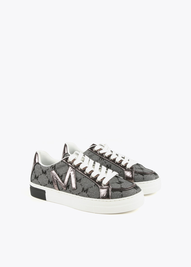 Baskets grises