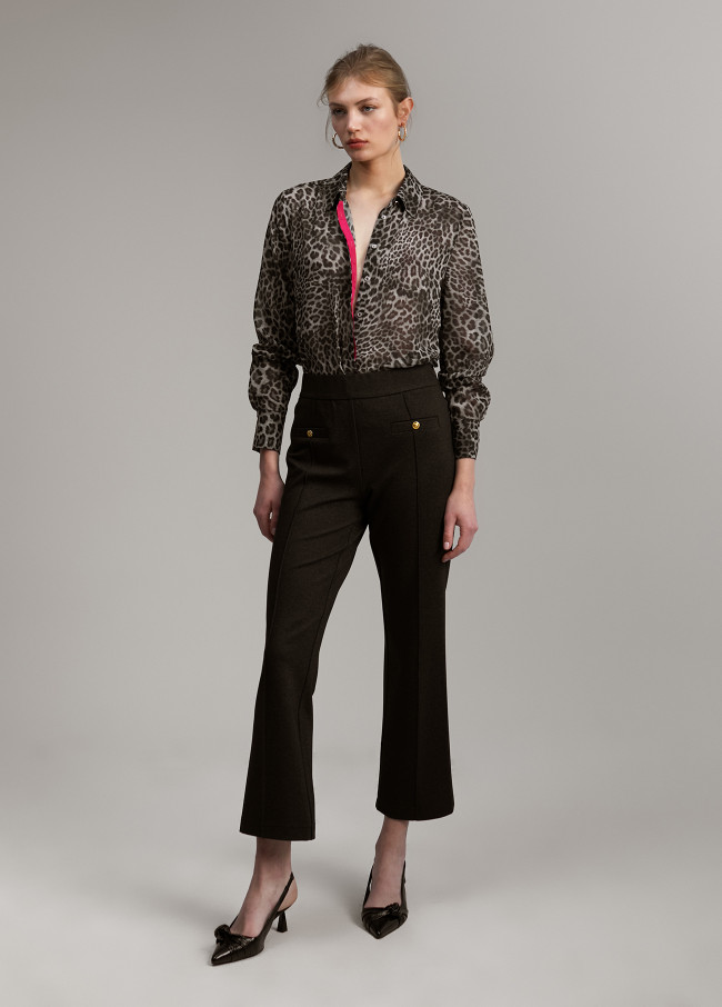 Blouse with contrast detail