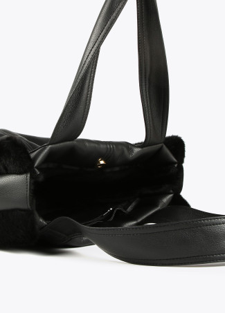 Tote bag em efeito pele e pelo