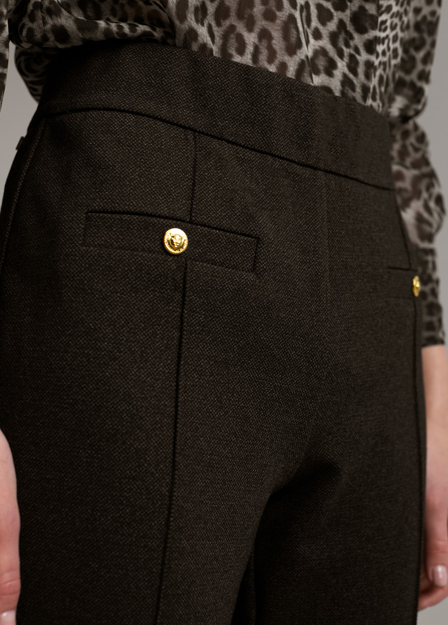 Pantalón detalle botón