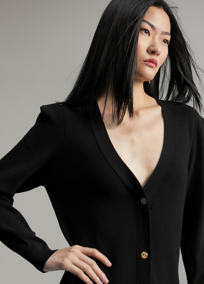 Vestido de malha com ombreiras