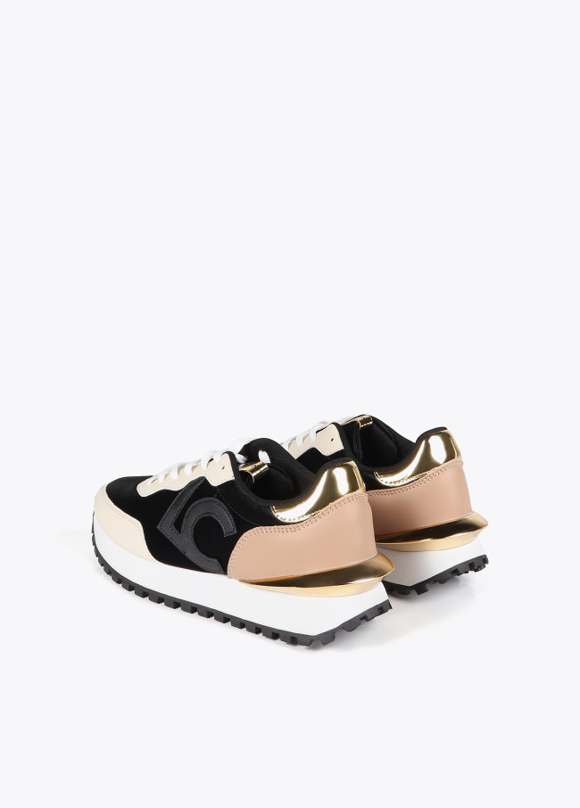 Zapatillas deportivas detalles dorados