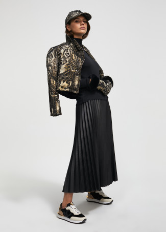 Zapatillas deportivas detalles dorados