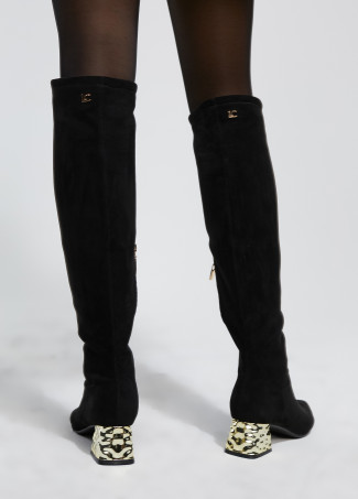 Botas de cano alto com tacão dourado