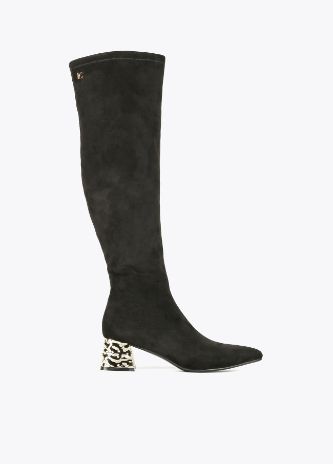Botas de cano alto com tacão dourado