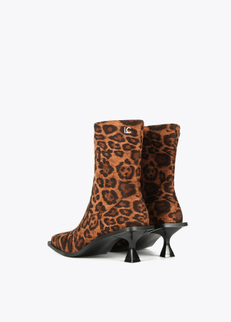 Stiefelette aus Stoff mit Animal Print