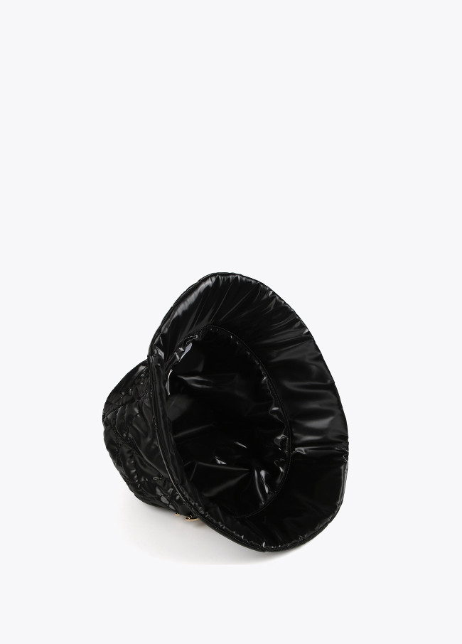 Gorro tipo bucket acolchado