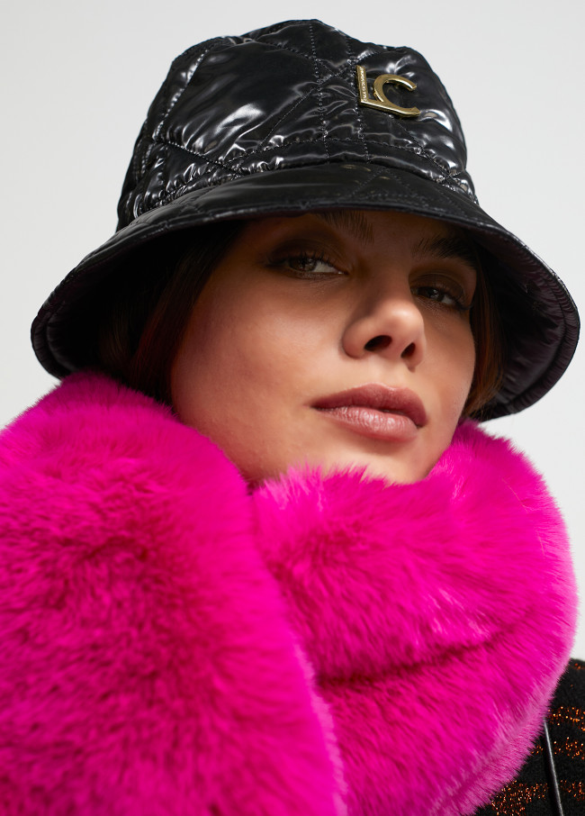 Gesteppte Mütze im Bucket-Hat-Stil