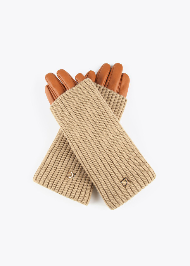 Gloves with ribbed cuffs