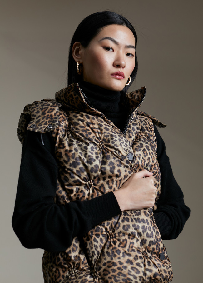 Gilet imbottito con stampa animalier