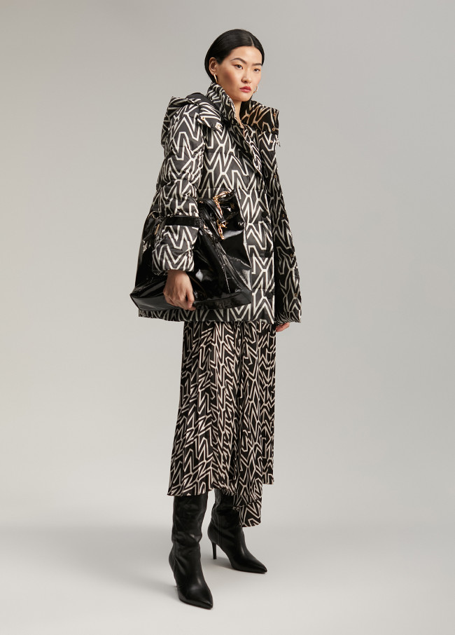 Kurzer Steppanorak mit Monogramm