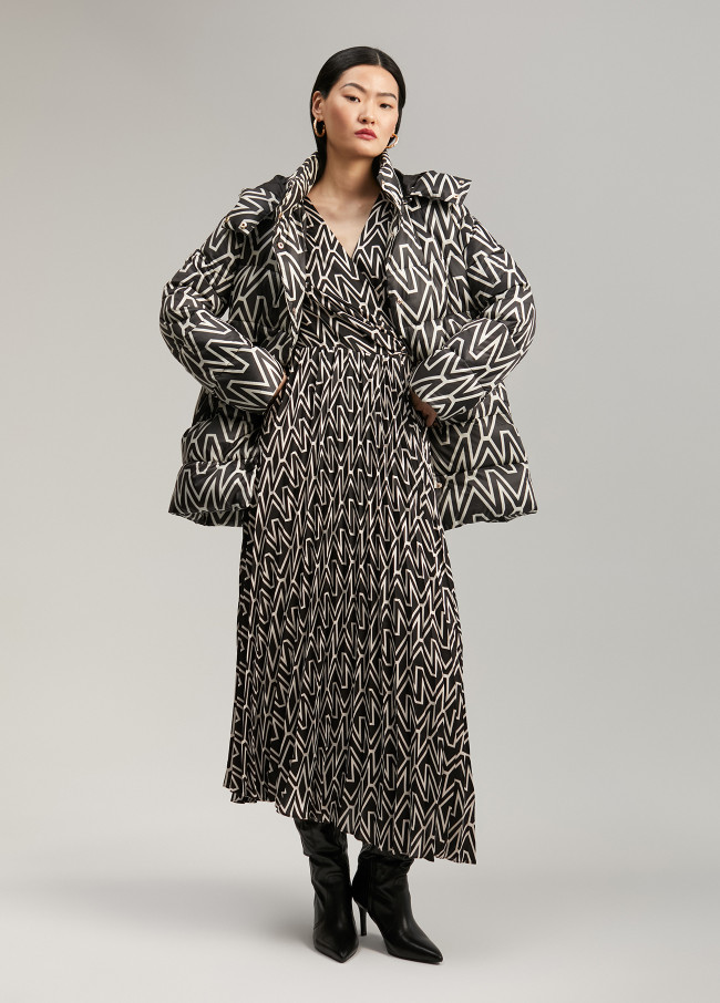 Kurzer Steppanorak mit Monogramm