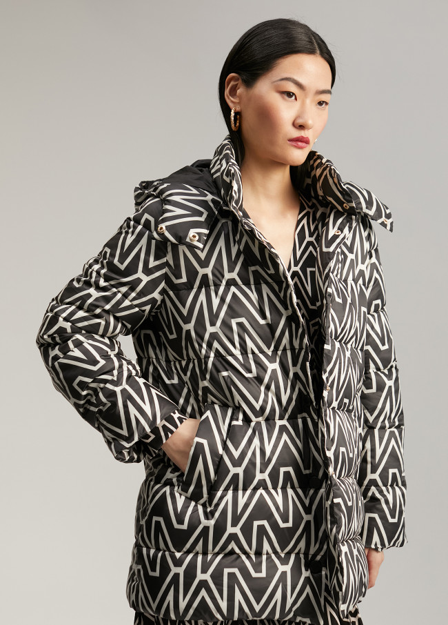 Kurzer Steppanorak mit Monogramm