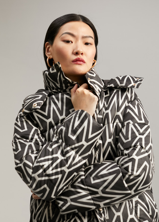 Kurzer Steppanorak mit Monogramm