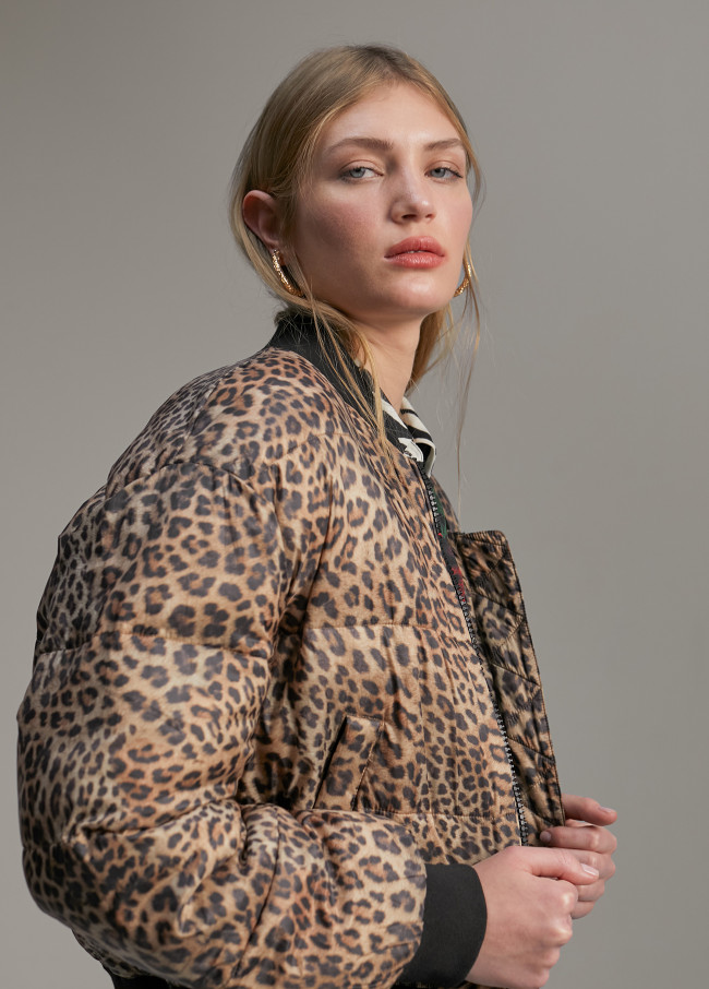 Giacca a vento con stampa animalier