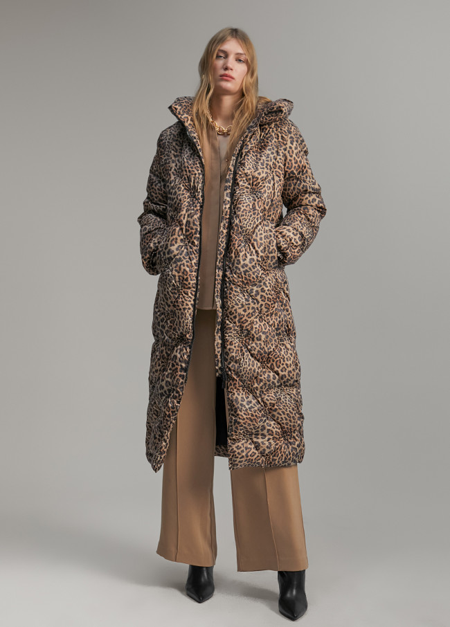 Puffer coat with contrast lining