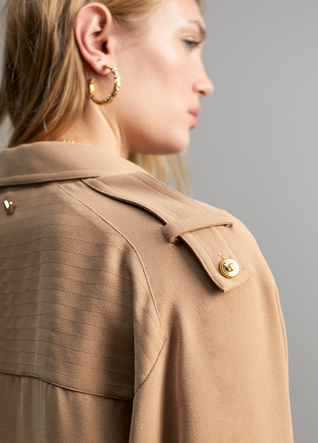 Camisa larga com bolsos