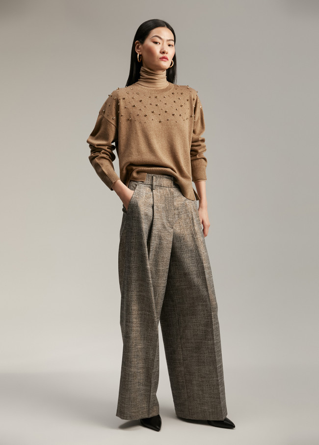 Pullover mit Schmucksteinen