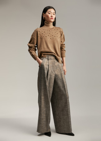 Pullover mit Schmucksteinen