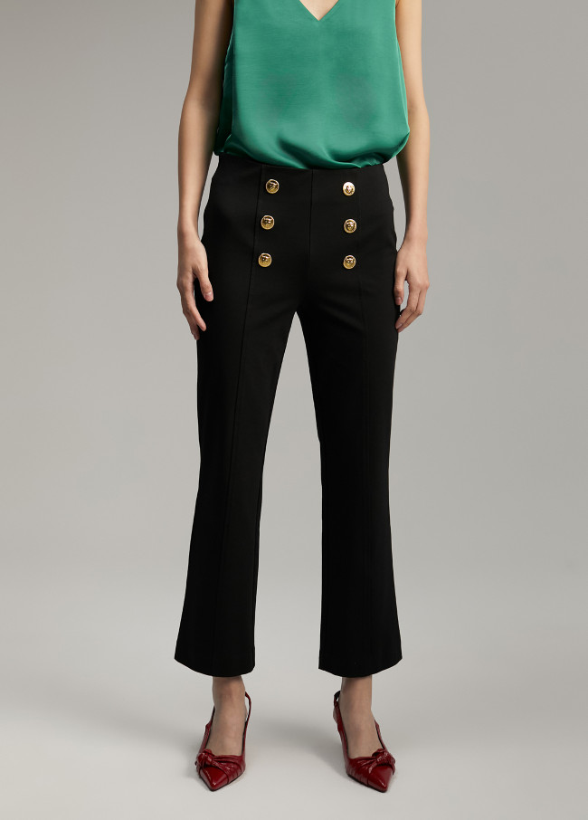 Calças com pormenor de botões