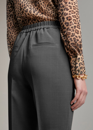 Pantaloni dettaglio bottoni