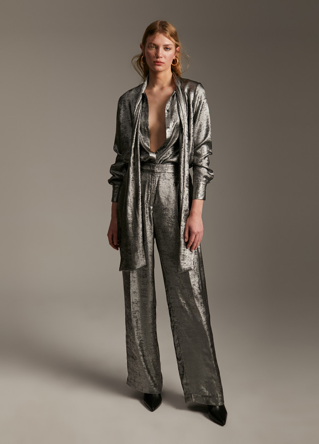 Laminierte Bluse mit Schleife