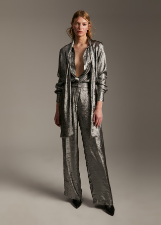 Laminated blouse with bow