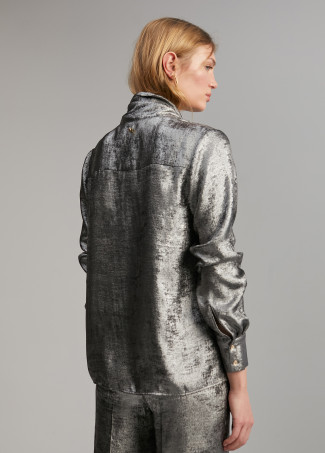 Blusa laminada com laçada