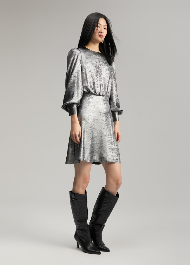 Robe courte lamée