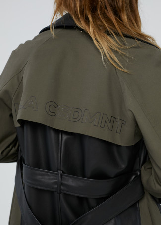 Gabardina combinada efeito pele.